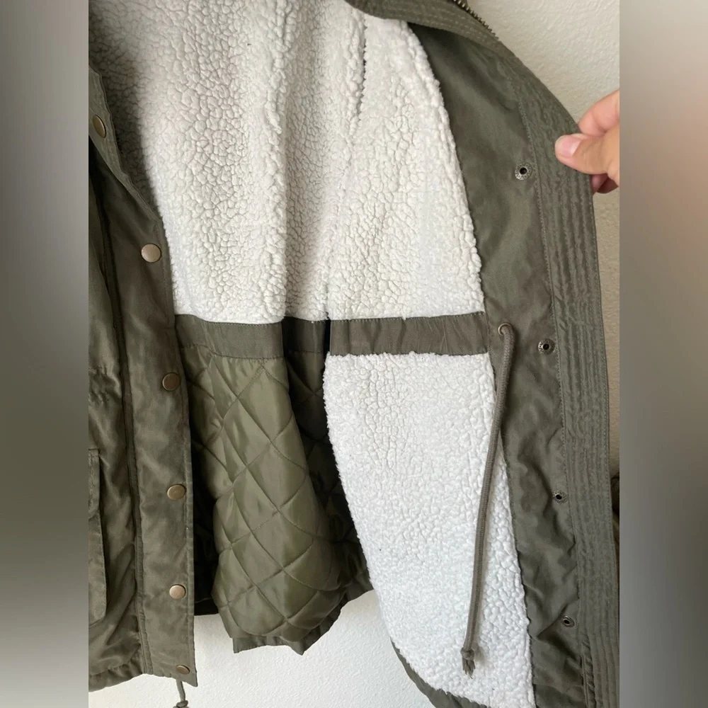 Aeropostale Women's Jacket Olive Green Parka Faux Fur Hood front zip snap button - Picture 4 of 6